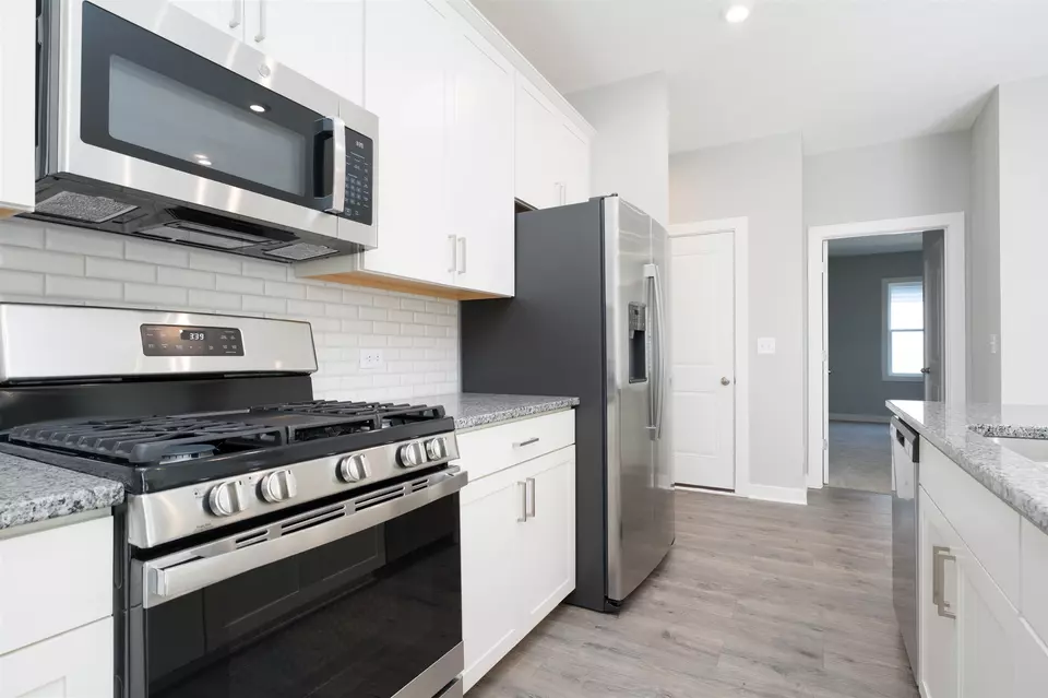 Kitchen - 570 Alabaster Ln, Owensboro, KY 42301 photo 2 of 4