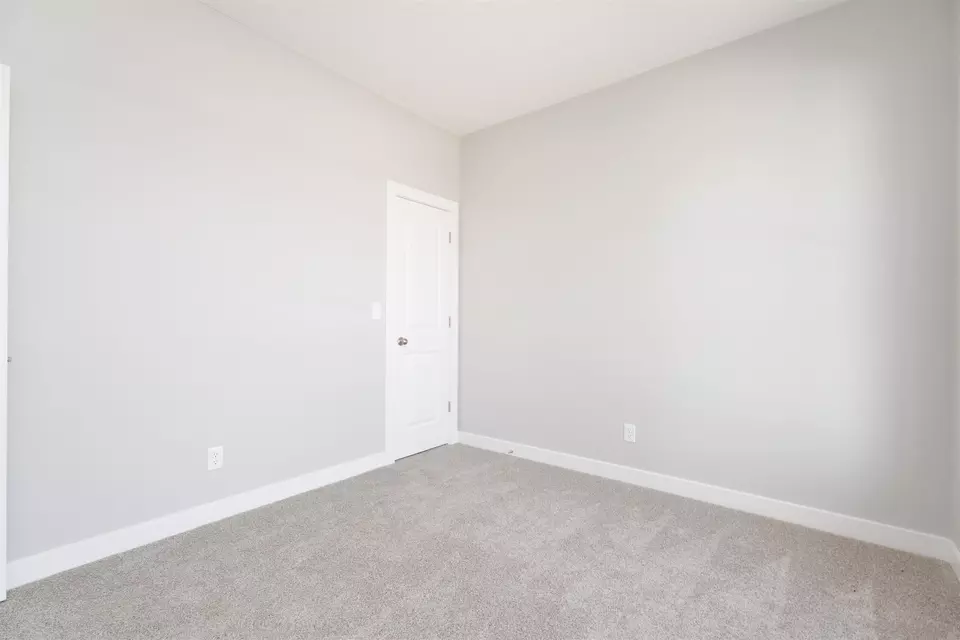 Bedroom - 570 Alabaster Ln, Owensboro, KY 42301 photo 5 of 9