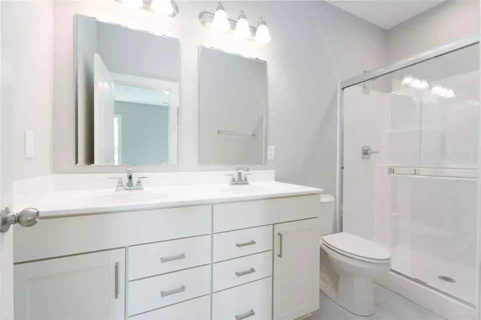 Bath - 570 Alabaster Ln, Owensboro, KY 42301 photo 1 of 2