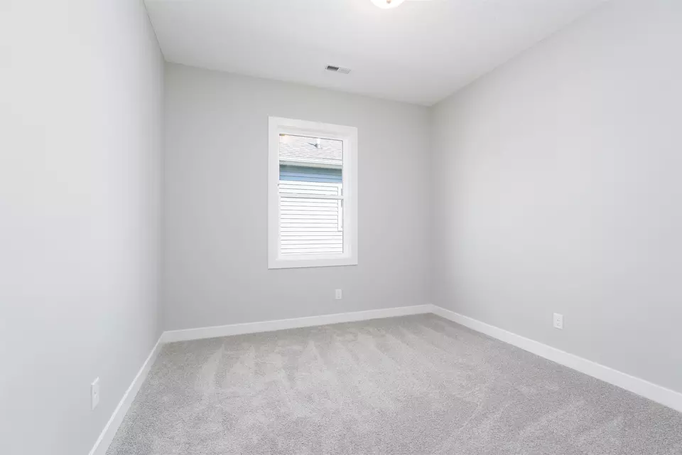 Bedroom - 570 Alabaster Ln, Owensboro, KY 42301 photo 7 of 9