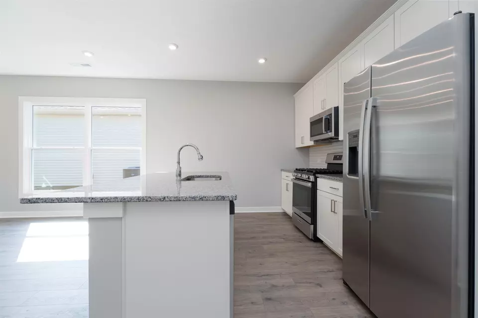 Kitchen - 570 Alabaster Ln, Owensboro, KY 42301 photo 3 of 4