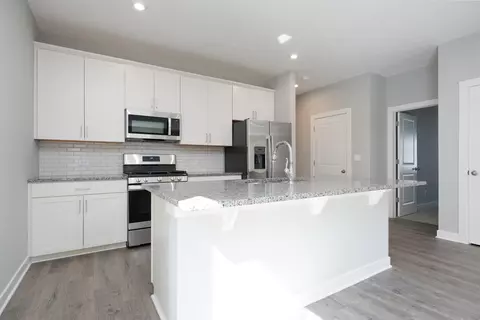 Kitchen - 570 Alabaster Ln, Owensboro, KY 42301 photo 1 of 4