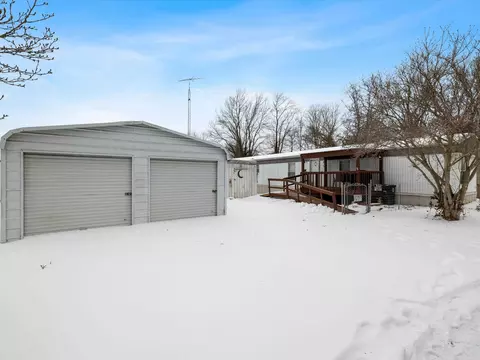 707 E 7th St, Cloverport, KY 40111