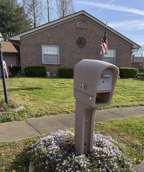 3700 War Admiral Dr, Owensboro, KY 42303