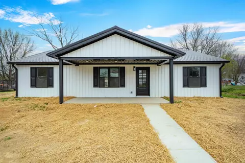 304 W 5th St, Livermore, KY 42352