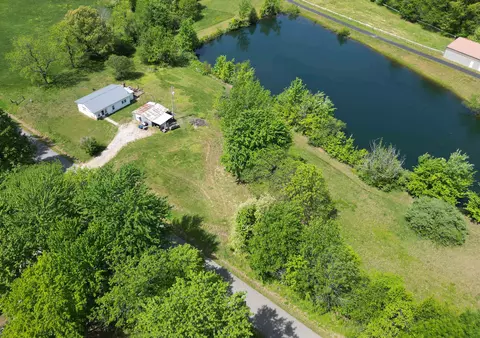 303 J W Bailey Rd, Calhoun, KY 42327