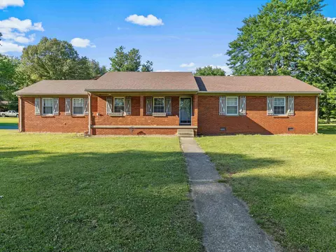 3815 Locust Hill Dr, Owensboro, KY 42303