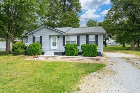 310 Daniels St, Island, KY 42350