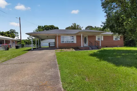 414 E Main St, Powderly, KY 42367
