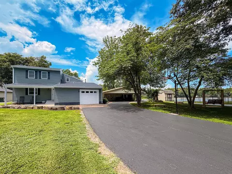 8801 Kingfisher Lake Rd, Maceo, KY 42355