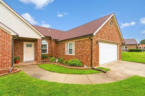 3721 War Admiral Dr, Owensboro, KY 42303