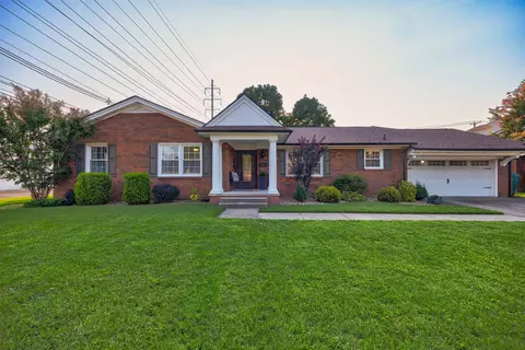 2220 Fieldcrest Dr, Owensboro, KY 42301