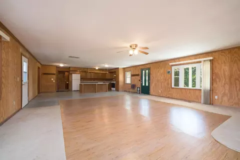 Living - 10093 Lanham Rd, Philpot, KY 42366 photo 3 of 5