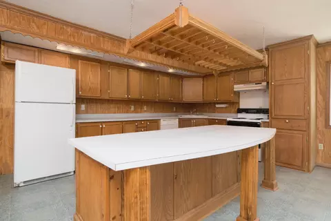 Kitchen - 10093 Lanham Rd, Philpot, KY 42366 photo 2 of 4