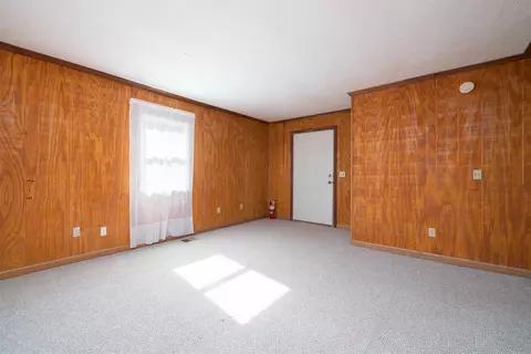 Living - 10093 Lanham Rd, Philpot, KY 42366 photo 4 of 5