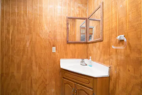 Bath - 10093 Lanham Rd, Philpot, KY 42366 photo 3 of 3