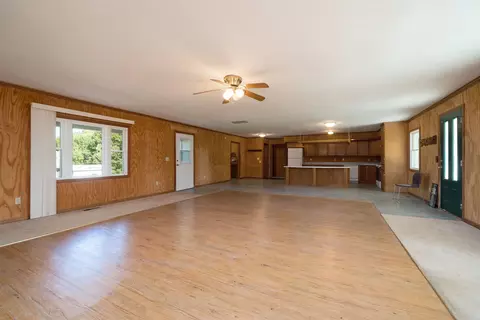 Living - 10093 Lanham Rd, Philpot, KY 42366 photo 2 of 5