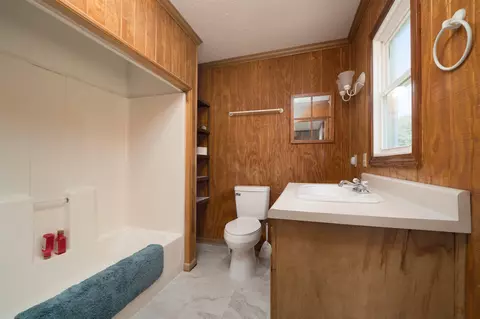 Bath - 10093 Lanham Rd, Philpot, KY 42366 photo 1 of 3