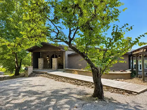 4243 Ronnie Lk, Utica, KY 42376