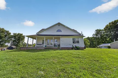 3044 Hilltop Curve Rd, Waverly, KY 42462