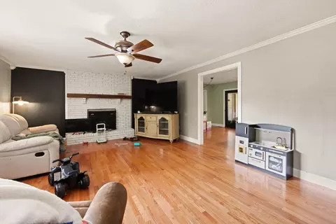 Living - 588 Frankfort School Rd, Corbin, KY 40701 photo 4 of 5