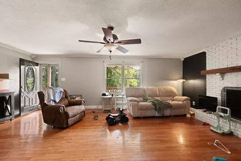 Living - 588 Frankfort School Rd, Corbin, KY 40701 photo 1 of 5