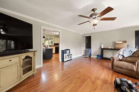Living - 588 Frankfort School Rd, Corbin, KY 40701 photo 3 of 5