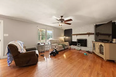 Living - 588 Frankfort School Rd, Corbin, KY 40701 photo 5 of 5