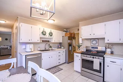 Kitchen - 6510 Cherry Ct, Utica, KY 42376 photo 2 of 3