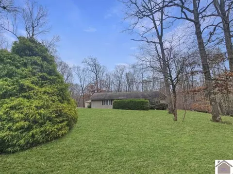 823 Sunset Dr, Benton, KY 42025