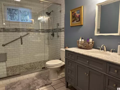 Bath - 894 Forest Dr, Benton, KY 42025 photo 1 of 2