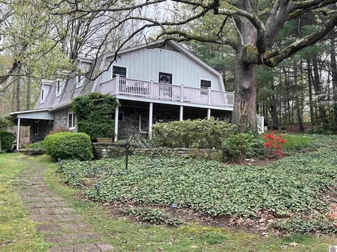 Exterior - 894 Forest Dr, Benton, KY 42025 photo 2 of 14