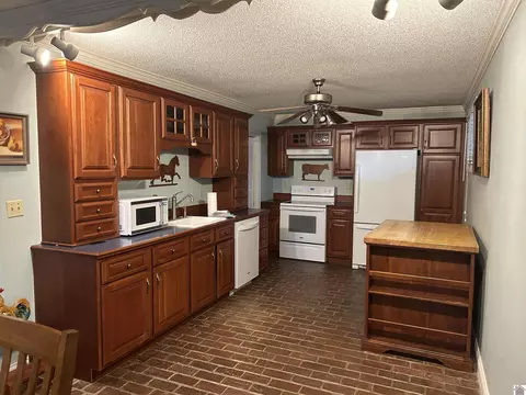 Kitchen - 894 Forest Dr, Benton, KY 42025 photo 2 of 2