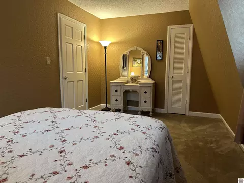 Bedroom - 894 Forest Dr, Benton, KY 42025 photo 7 of 10