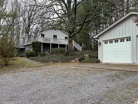 Exterior - 894 Forest Dr, Benton, KY 42025 photo 4 of 14