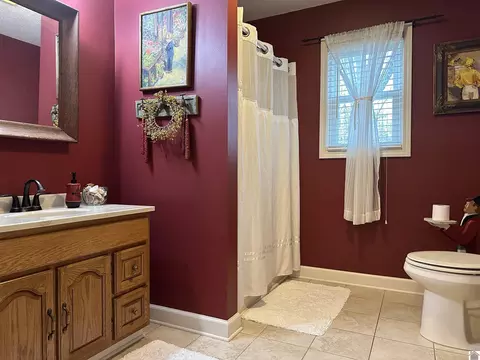 Bath - 894 Forest Dr, Benton, KY 42025 photo 2 of 2