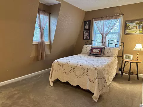 Bedroom - 894 Forest Dr, Benton, KY 42025 photo 8 of 10