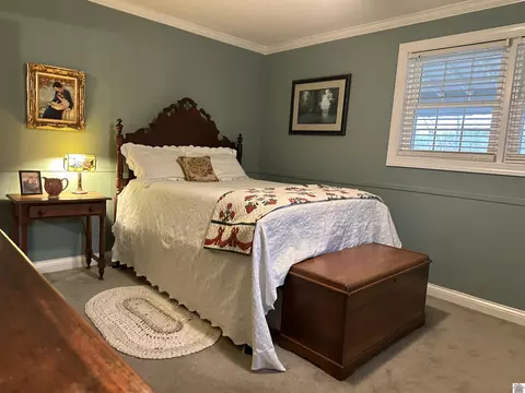 Bedroom - 894 Forest Dr, Benton, KY 42025 photo 2 of 10