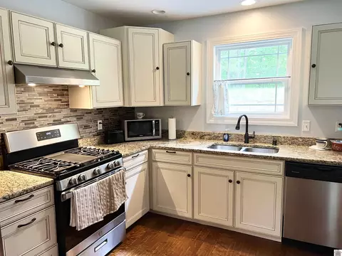 Kitchen - 60 Pine Bark Dr, Murray, KY 42071 photo 2 of 4