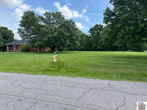 Exterior - 101 E Y Dr, Murray, KY 42071 photo 2 of 2