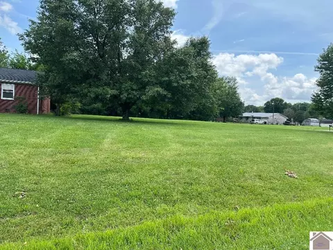 Exterior - 101 E Y Dr, Murray, KY 42071 photo 1 of 2
