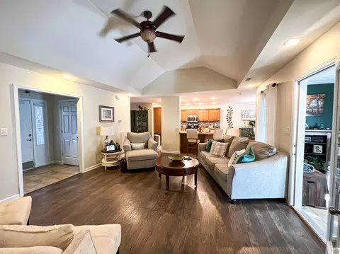 Living - 2757 Legends Dr, Paducah, KY 42001 photo 1 of 4