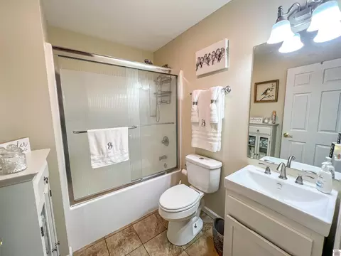 Bath - 2757 Legends Dr, Paducah, KY 42001 photo 3 of 3
