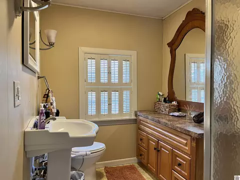 Bath - 307 E 14th St, Benton, KY 42025 photo 1 of 4