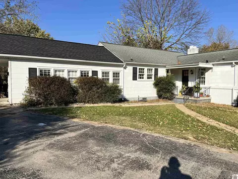 Exterior - 307 E 14th St, Benton, KY 42025 photo 6 of 6