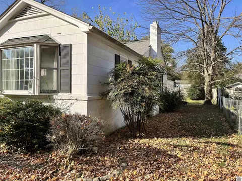 Exterior - 307 E 14th St, Benton, KY 42025 photo 4 of 6