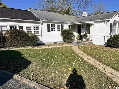 Exterior - 307 E 14th St, Benton, KY 42025 photo 5 of 6