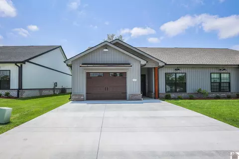 809 Violet Ct, Paducah, KY 42001