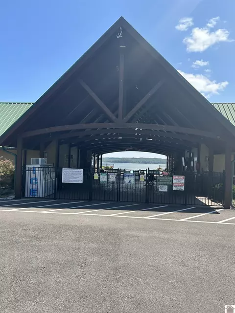 151 Centerview Rd, Murray, KY 42071