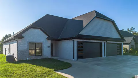 3900 Pines Rd, Paducah, KY 42001
